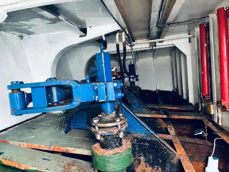 Tàu làm việc để bán