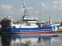 Tàu kéo lưới để bán