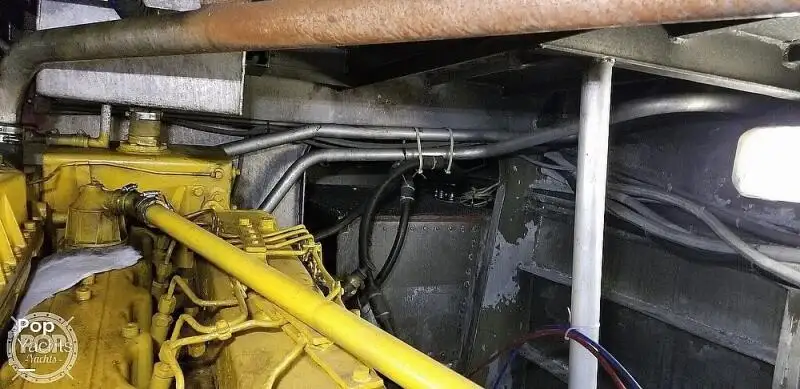 Tàu kéo lưới để bán