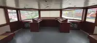 Tàu du lịch để bán