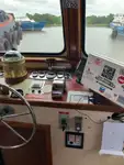 Tàu chở thủy thủ đoàn để bán