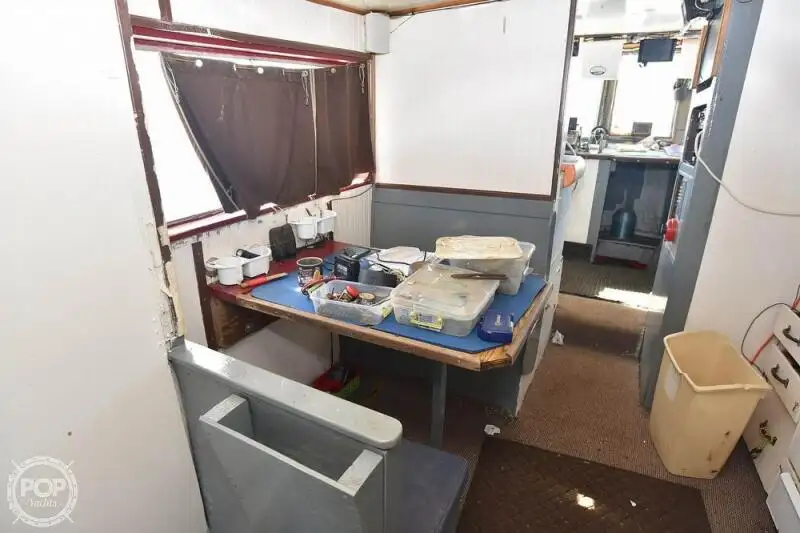 Tàu câu dài để bán