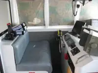 Tàu chở thủy thủ đoàn để bán