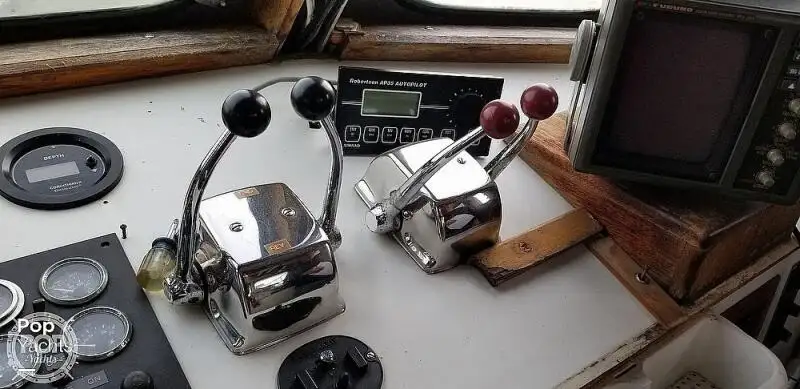 Tàu kéo lưới để bán