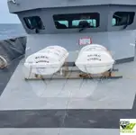 Tàu chở thủy thủ đoàn để bán