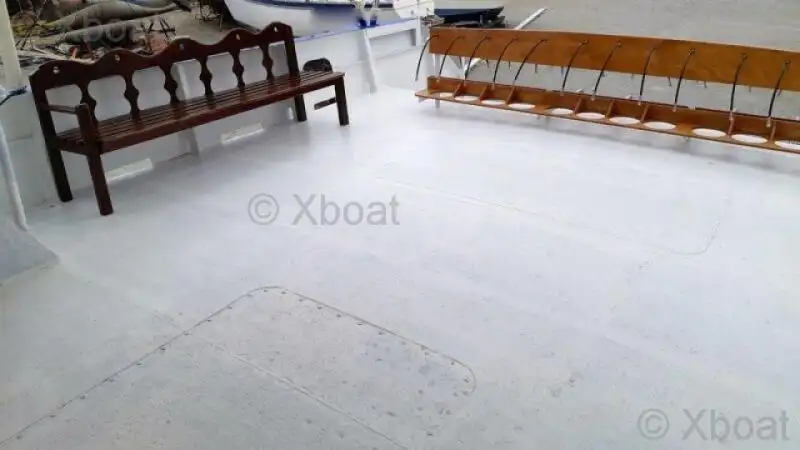 Tàu hỗ trợ lặn để bán
