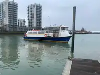 Tàu chở khách để bán