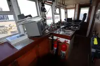 Tàu du lịch để bán