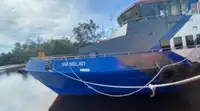 Tàu chở thủy thủ đoàn để bán