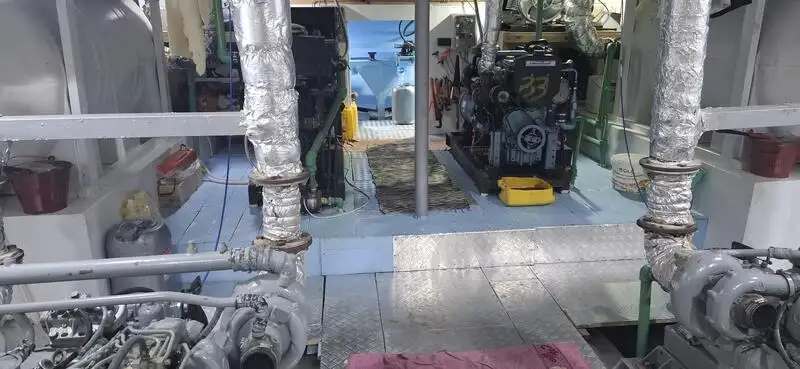 Tàu du lịch để bán