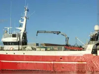 Tàu kéo lưới để bán