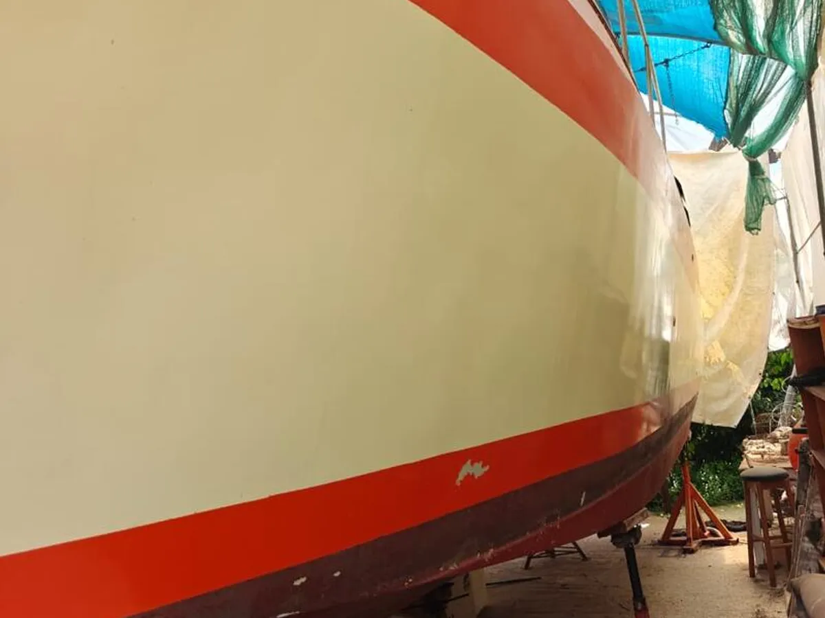 Tàu làm việc để bán
