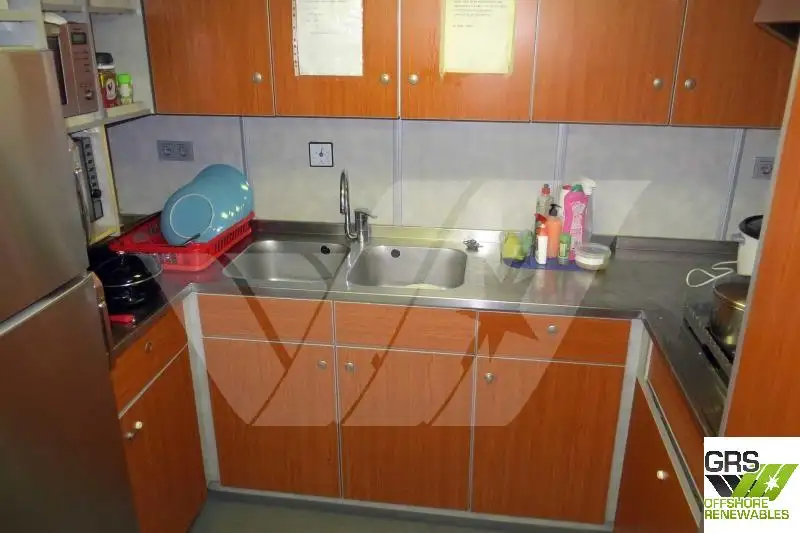 Tàu làm việc để bán