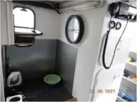 Tàu kéo lưới để bán
