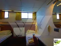 Tàu du lịch để bán