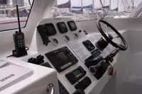 Tàu cứu hộ để bán