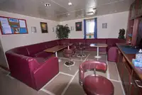 Tàu kéo lưới để bán