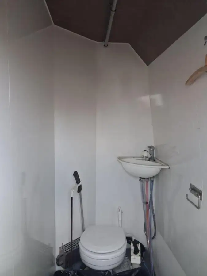 Tàu làm việc để bán
