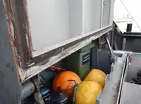 Tàu làm việc để bán