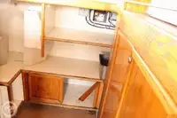 Tàu phà để bán