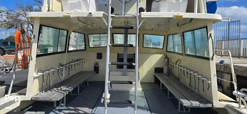 Tàu hỗ trợ lặn để bán