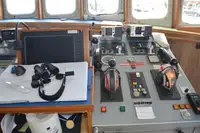 Tàu container để bán