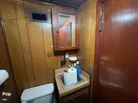 Tàu kéo lưới để bán