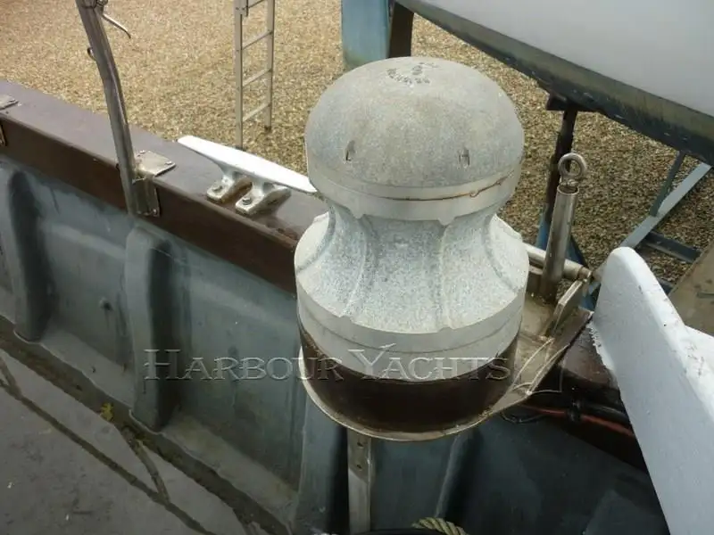 Tàu kéo lưới để bán