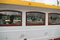 Tàu du lịch để bán