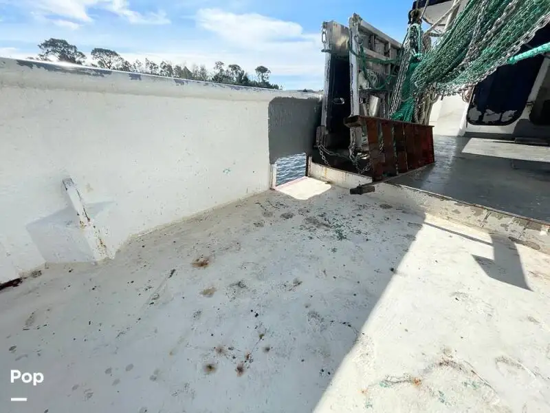 Tàu kéo lưới để bán
