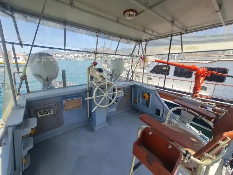 Tàu chữa cháy để bán