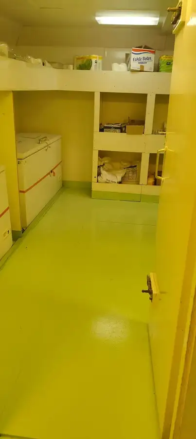 Tàu cung cấp để bán