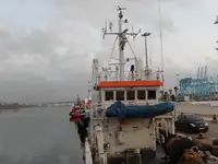 Tàu làm việc để bán