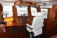 Tàu kéo lưới để bán