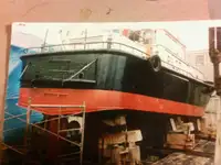 Tàu dẫn đường để bán