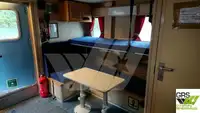 Sà lan chở người để bán