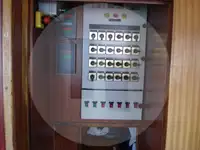 Tàu chở cá sống để bán