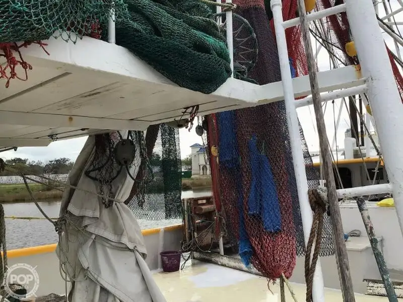 Tàu kéo lưới để bán