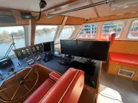 Tàu chở thủy thủ đoàn để bán