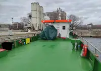 Tàu làm việc để bán
