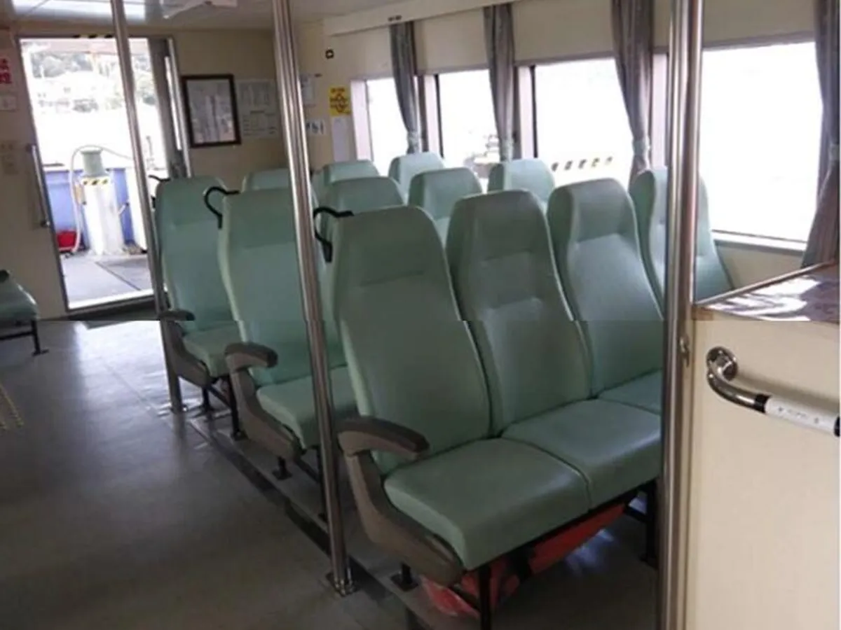 Tàu phà để bán