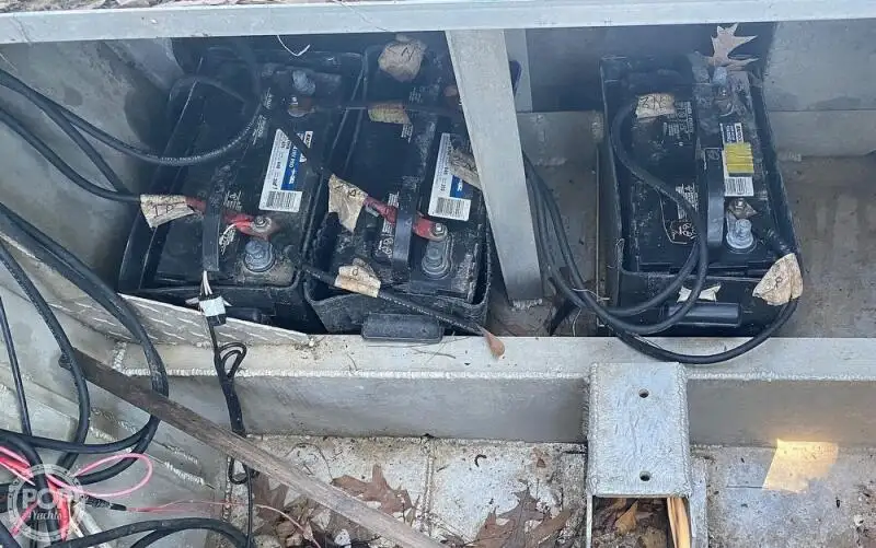 Tàu kéo lưới để bán