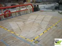 Tàu chở thủy thủ đoàn để bán