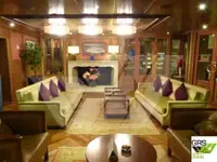 Tàu du lịch để bán