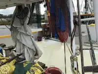 Tàu kéo lưới để bán