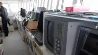 Tàu câu dài để bán
