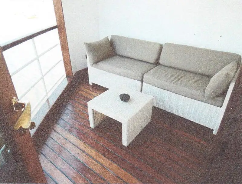 Tàu du lịch để bán