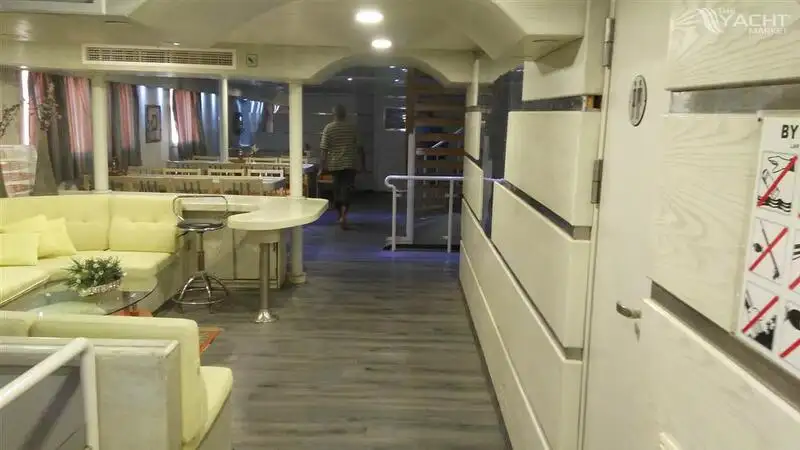 Tàu hỗ trợ lặn để bán