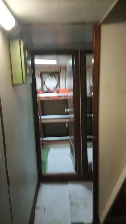 Tàu kéo lưới để bán