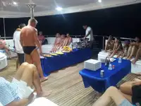 Tàu hỗ trợ lặn để bán